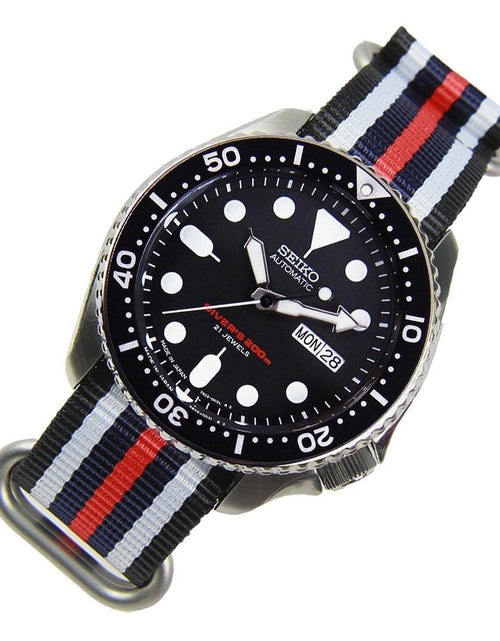 Load image into Gallery viewer, SKX007J SKX007J1 Seiko Automatic 21 Jewels Male Divers Watch with Extra Strap
