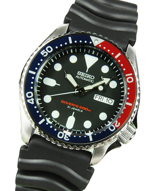Load image into Gallery viewer, SKX009J SKX009J1 Seiko Automatic Japan Male Divers Watch with Extra Strap
