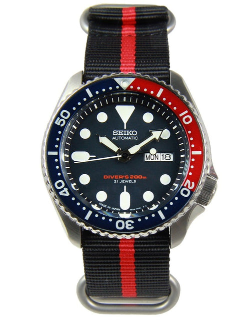 Load image into Gallery viewer, SKX009J SKX009J1 Seiko Automatic 21 Jewels Mens Dive Watch + Extra Strap
