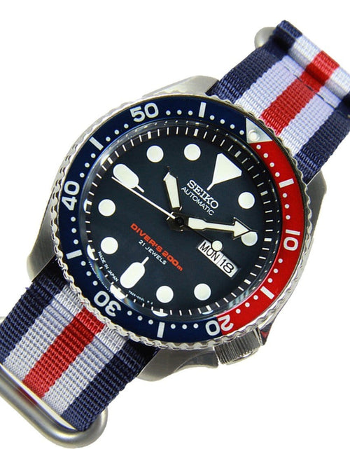 Load image into Gallery viewer, SKX009J1 SKX009J Seiko Automatic Blue Dial Male Divers Watch + Extra Strap
