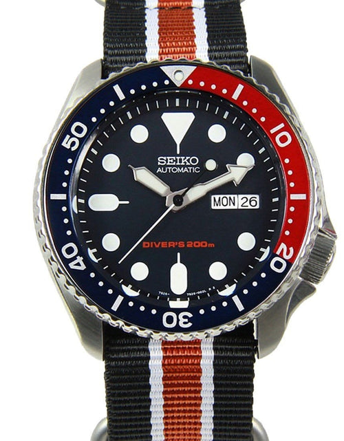 Load image into Gallery viewer, SKX009K1 SKX009K Seiko Automatic Analog Male Divers Watch with Extra Strap
