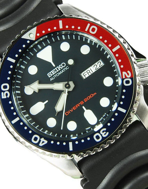 Load image into Gallery viewer, SKX009K1 SKX009K Seiko Automatic Day Date Male Divers Watch with Extra Strap
