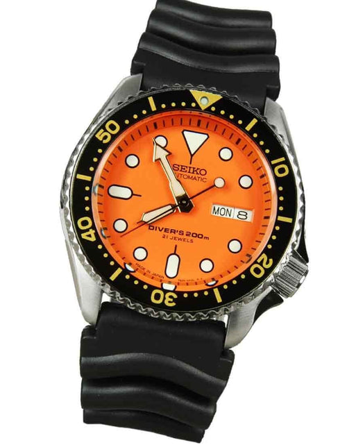 Load image into Gallery viewer, Seiko SKX011J SKX011 Automatic Divers Mens Watch
