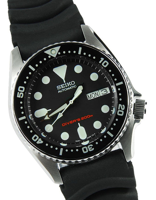 Load image into Gallery viewer, SKX013K1 SKX013K Seiko Automatic Analog Mens Dive Watch + Extra LEATHER Strap
